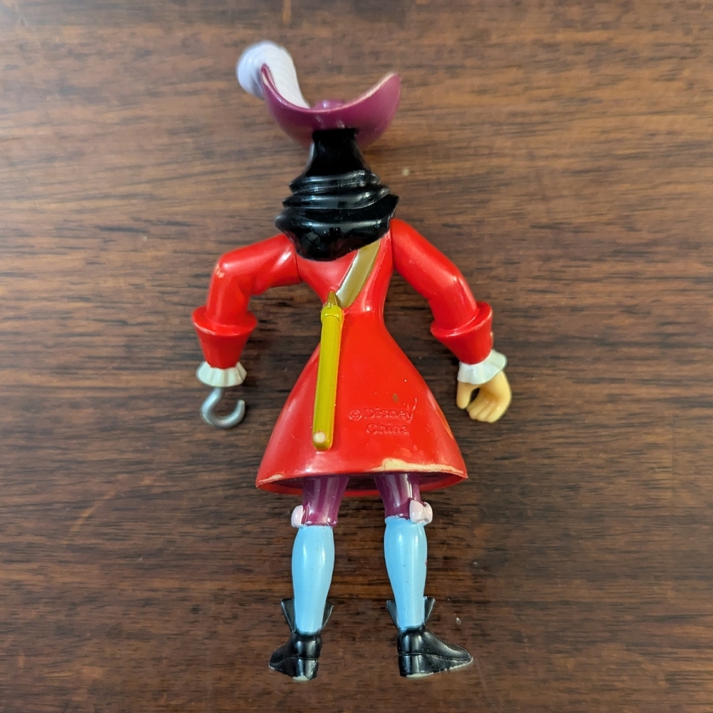 Captain Hook Figurine Toy - Picture 4 of 7